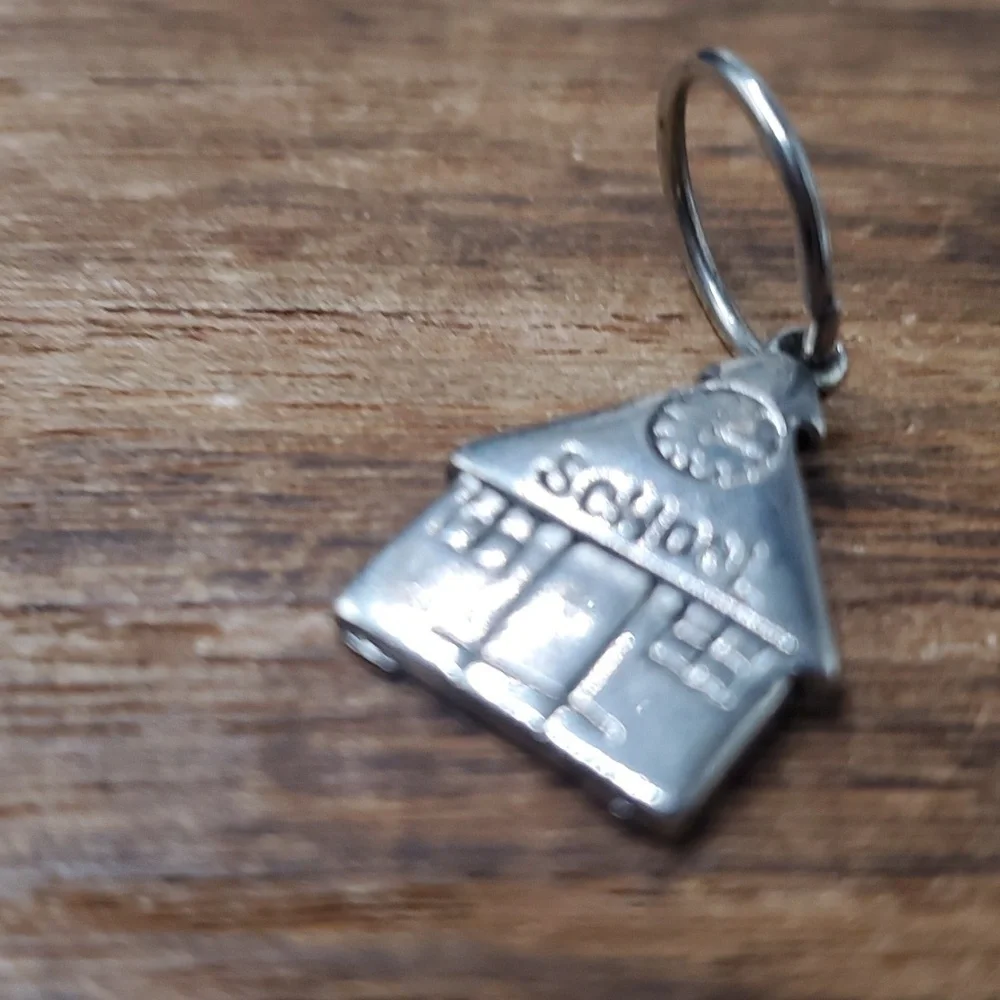 P203‎ little school house pendant